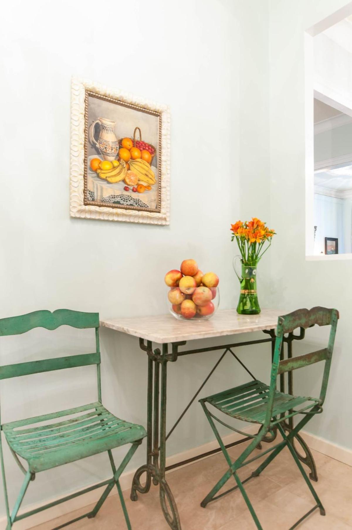 Explore Center From An Elegant Urban Retreat Barcelone